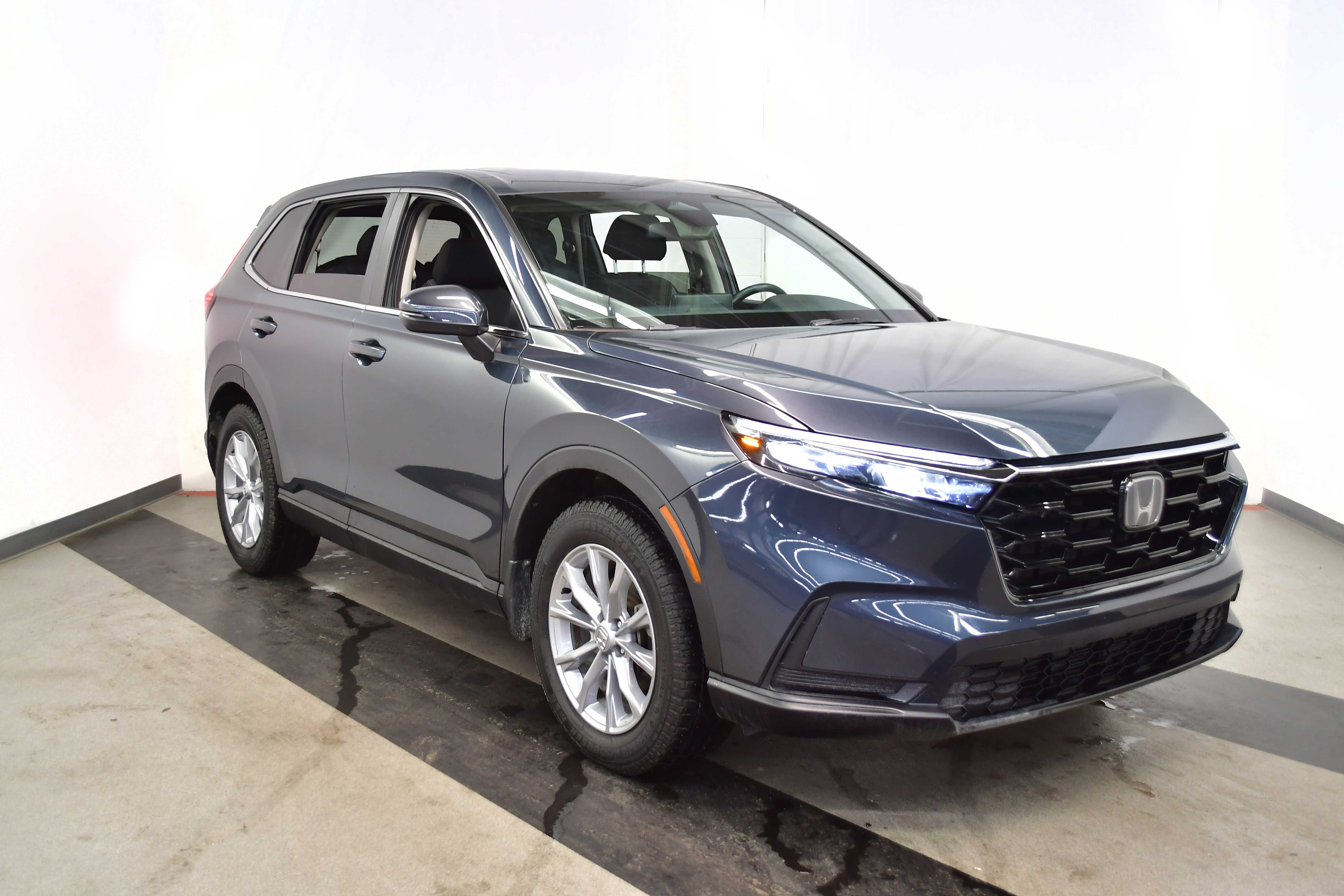 Used 2023 Honda CR-V EX image 2