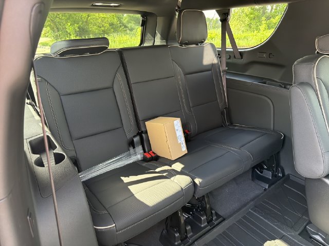 New 2026 Chevrolet Suburban Premier AWD/4WD image 32
