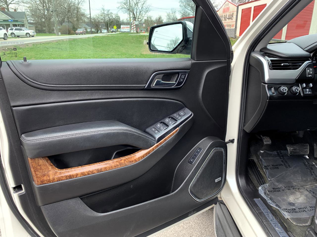 Used 2015 Chevrolet Tahoe LTZ AWD/4WD image 9