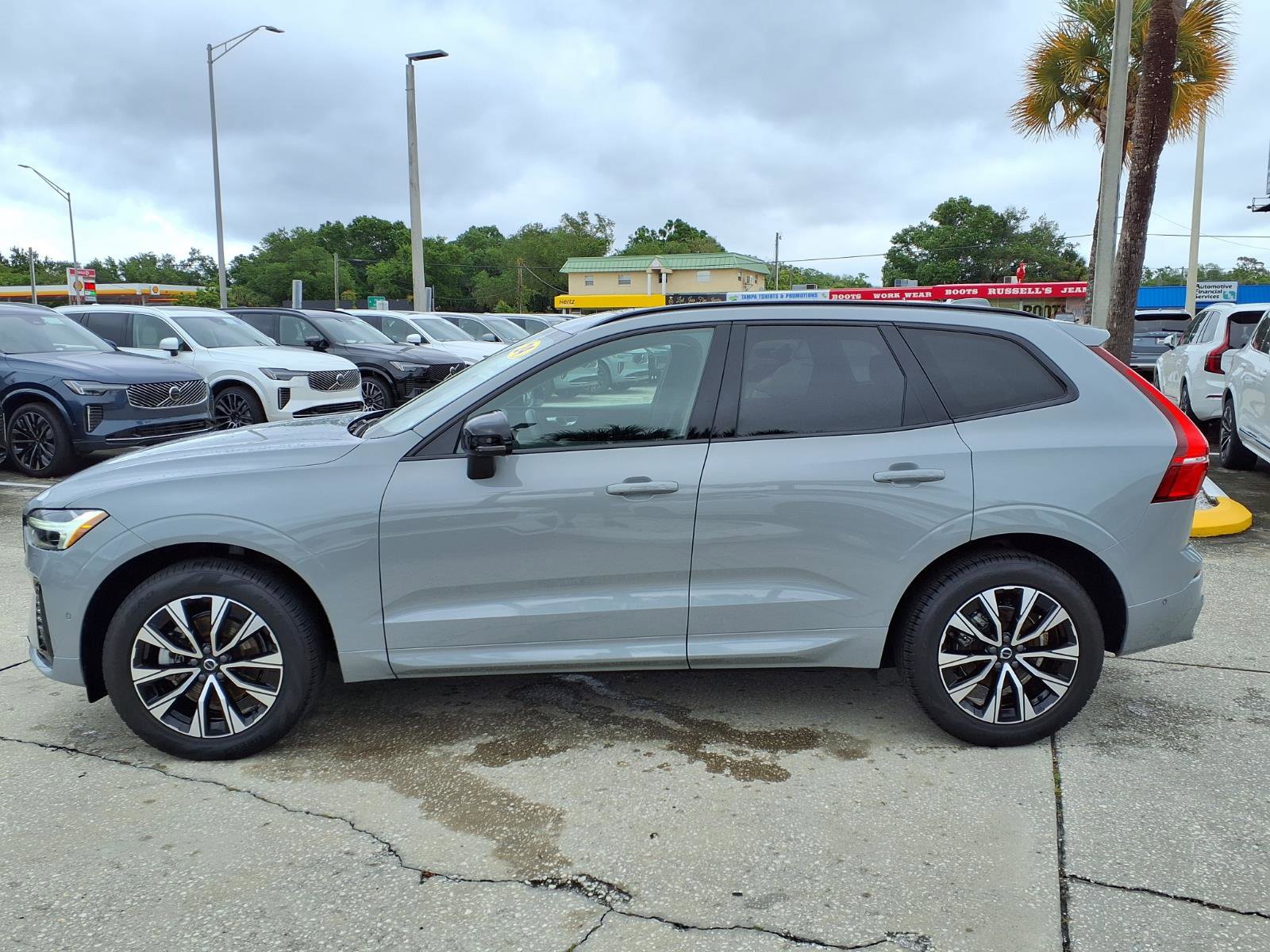 Certified 2024 Volvo XC60 B5 Plus w/ Climate Package image 4