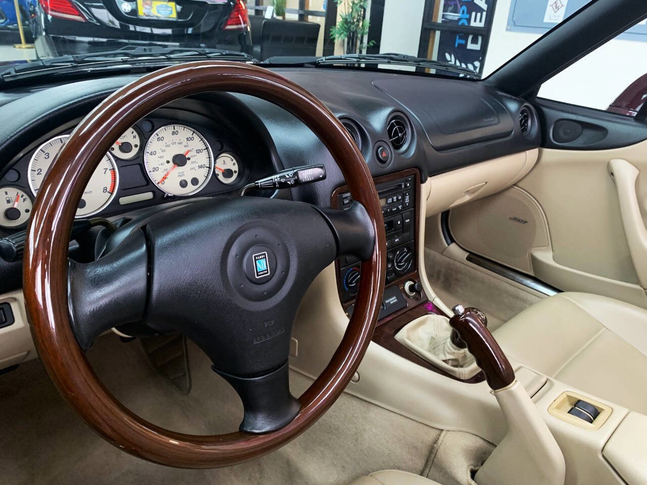 Used 2000 MAZDA MX-5 Miata image 9