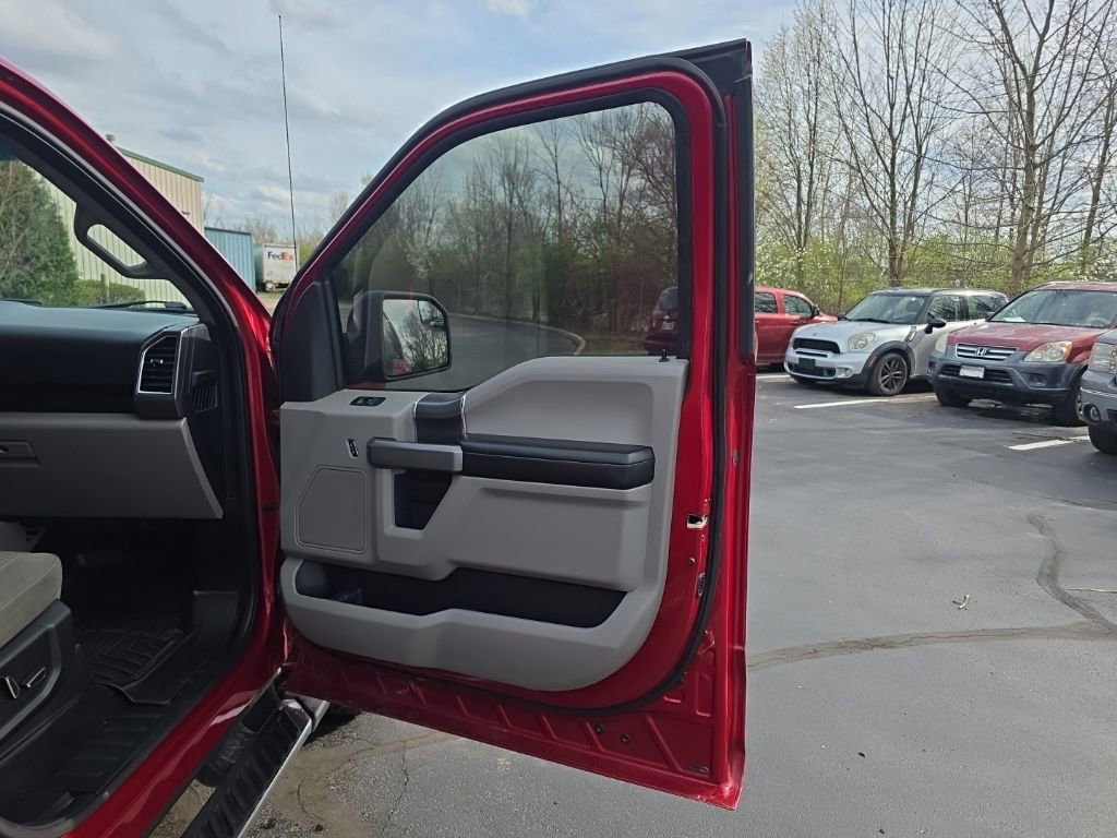 Used 2017 Ford F150 XLT w/ Equipment Group 302A Luxury AWD/4WD image 45