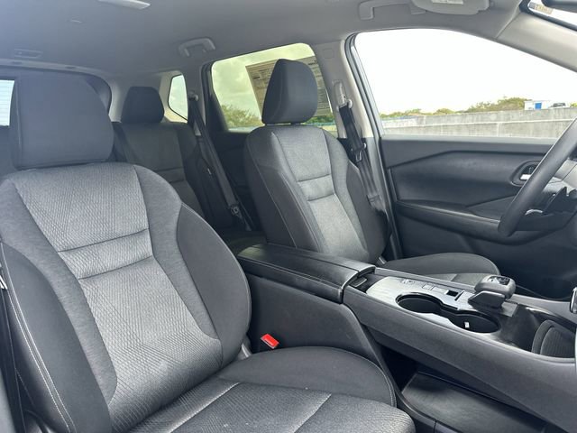 Used 2024 Nissan Rogue SV image 30