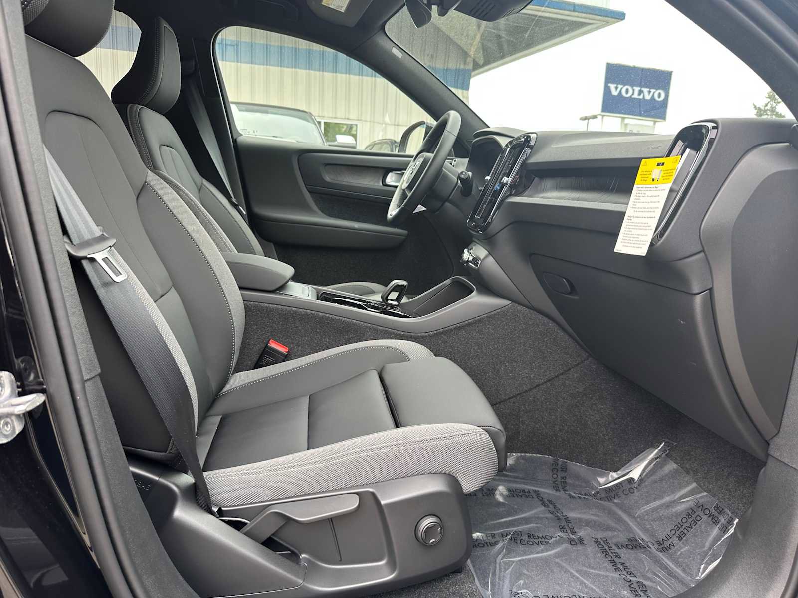 Used 2025 Volvo EX40 Core w/ Climate Package AWD/4WD image 10