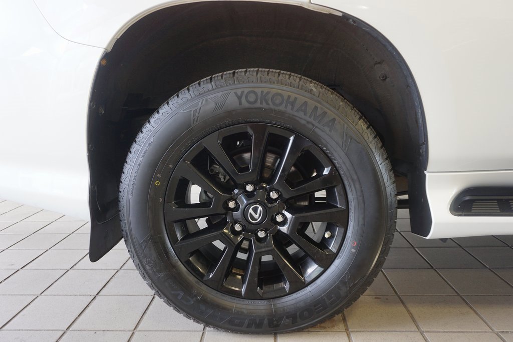 Used 2022 Lexus GX 460 w/ Black Line Special Edition image 35