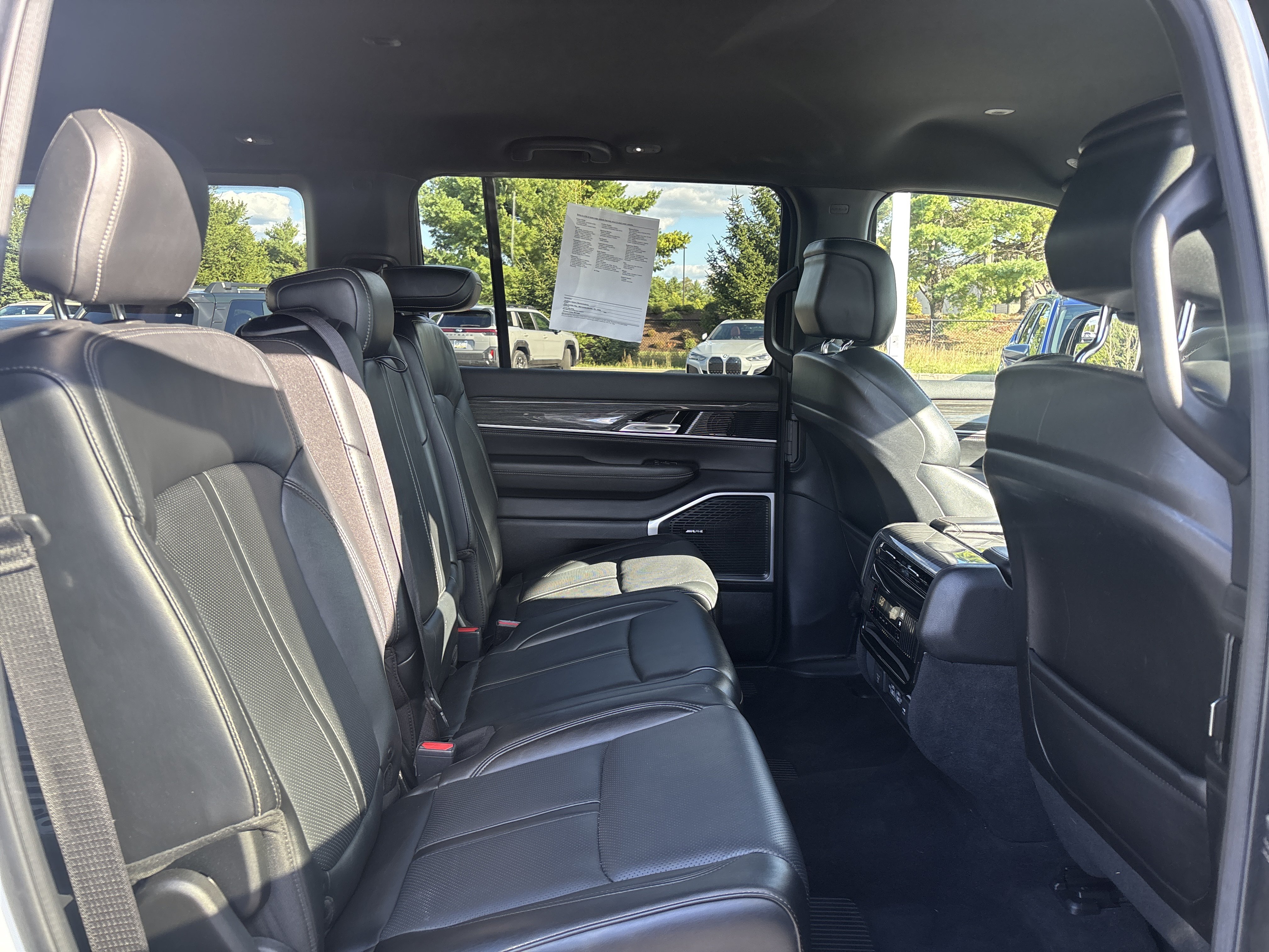 Used 2022 Jeep Wagoneer Series III AWD/4WD image 23