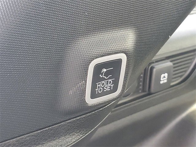 New 2025 Jeep Grand Cherokee Limited w/ Luxury Tech Group II image 9