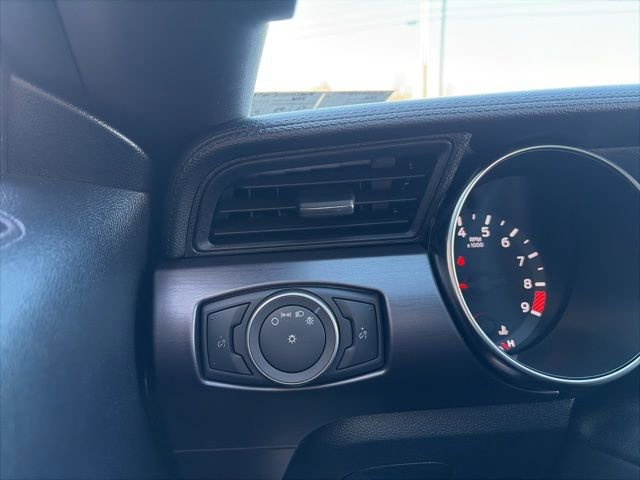 Used 2016 Ford Mustang Shelby GT350 w/ Technology Package RWD image 21