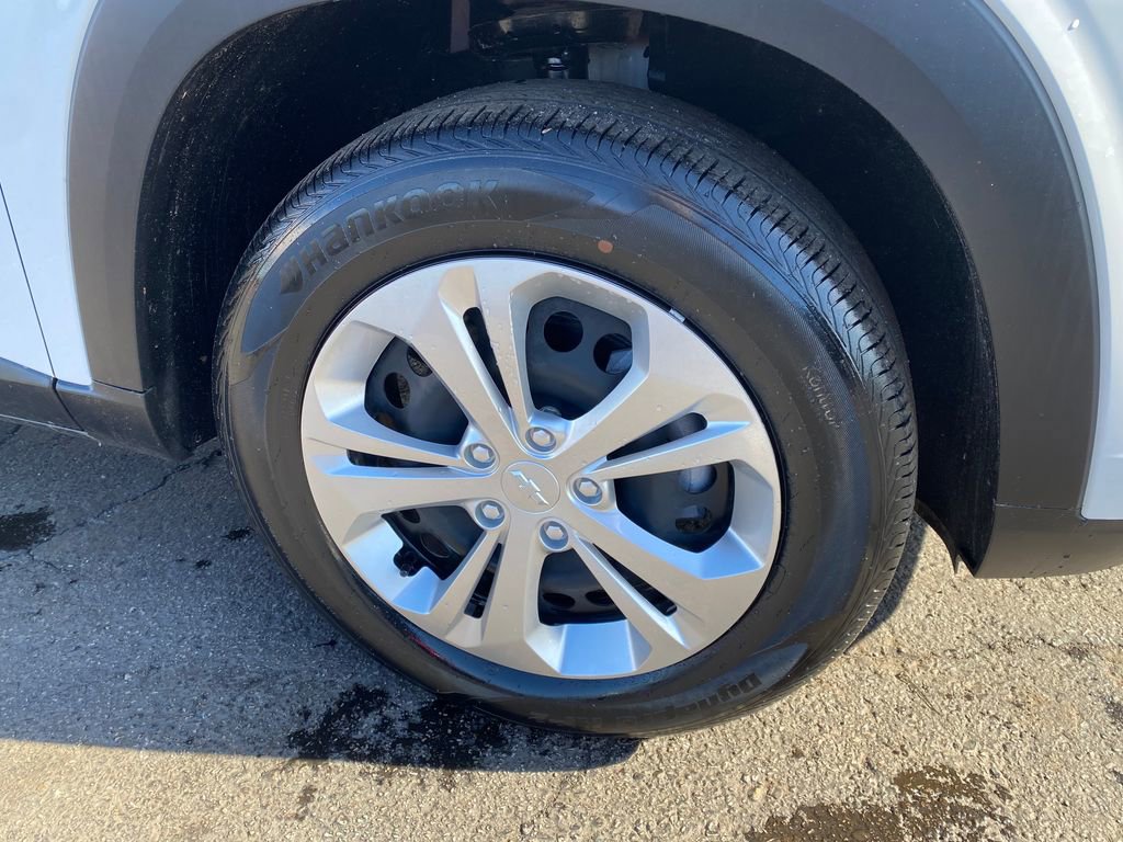 Used 2025 Chevrolet Trax LS w/ Driver Confidence Package FWD image 28