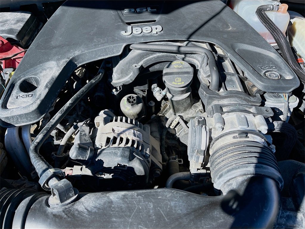 Used 2018 Jeep Wrangler Unlimited Sahara w/ Safety Group image 27