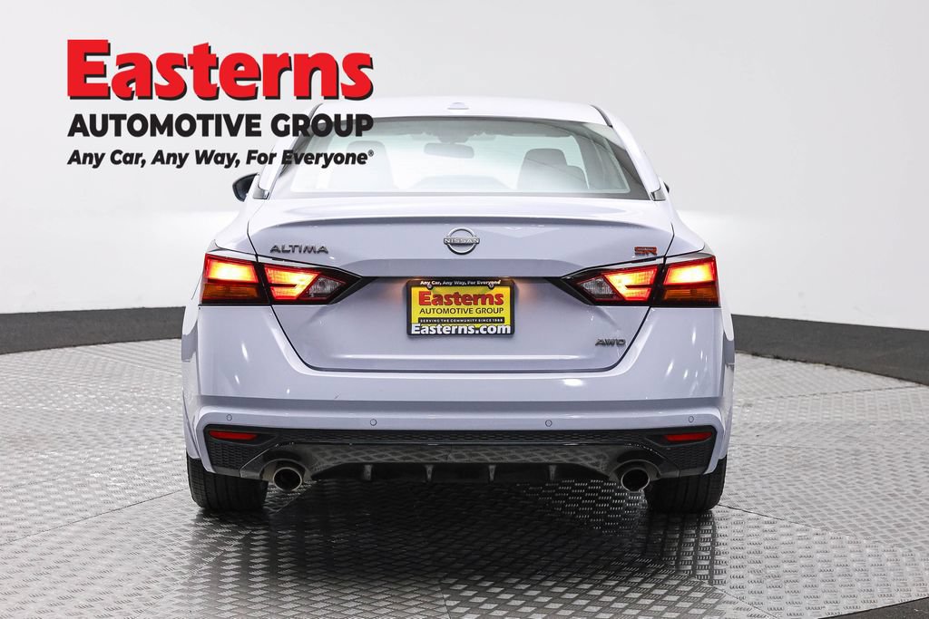 Used 2025 Nissan Altima 2.5 SR w/ SR Premium Package AWD/4WD image 6