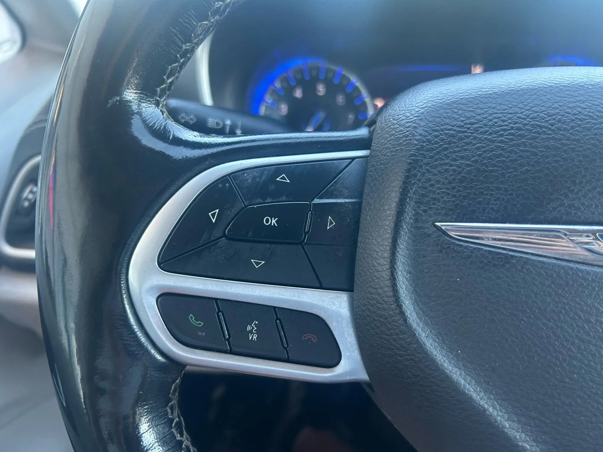 Used 2021 Chrysler Pacifica Touring-L image 6