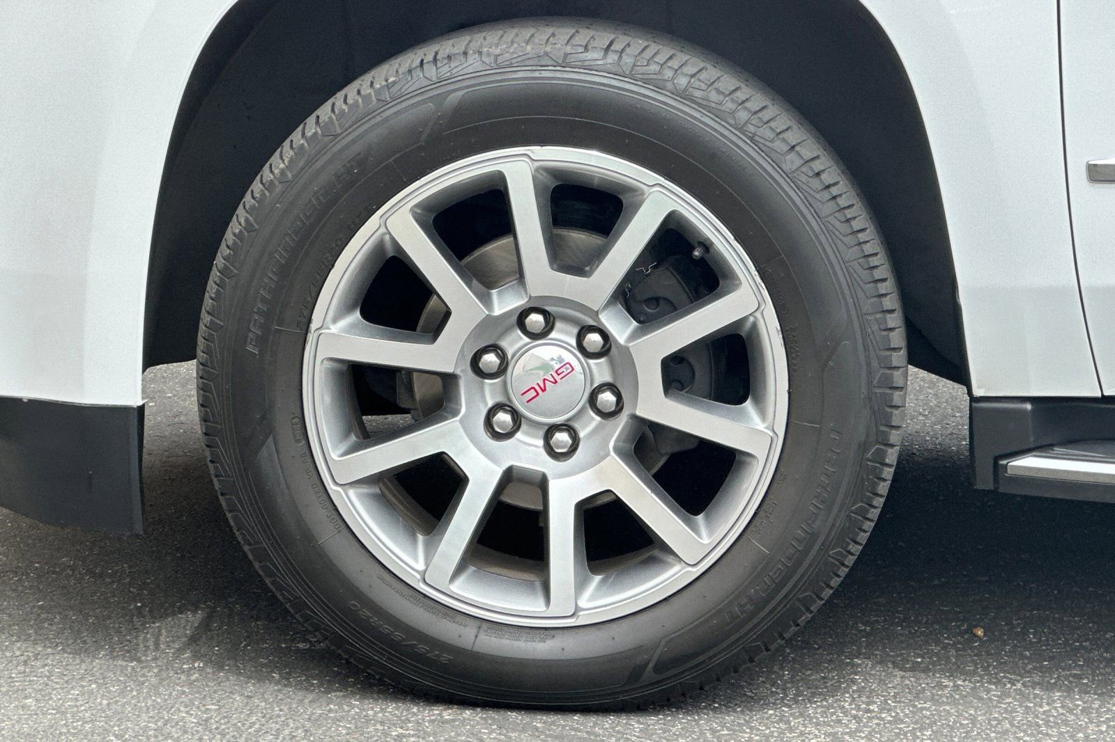 Used 2020 GMC Yukon XL Denali image 28