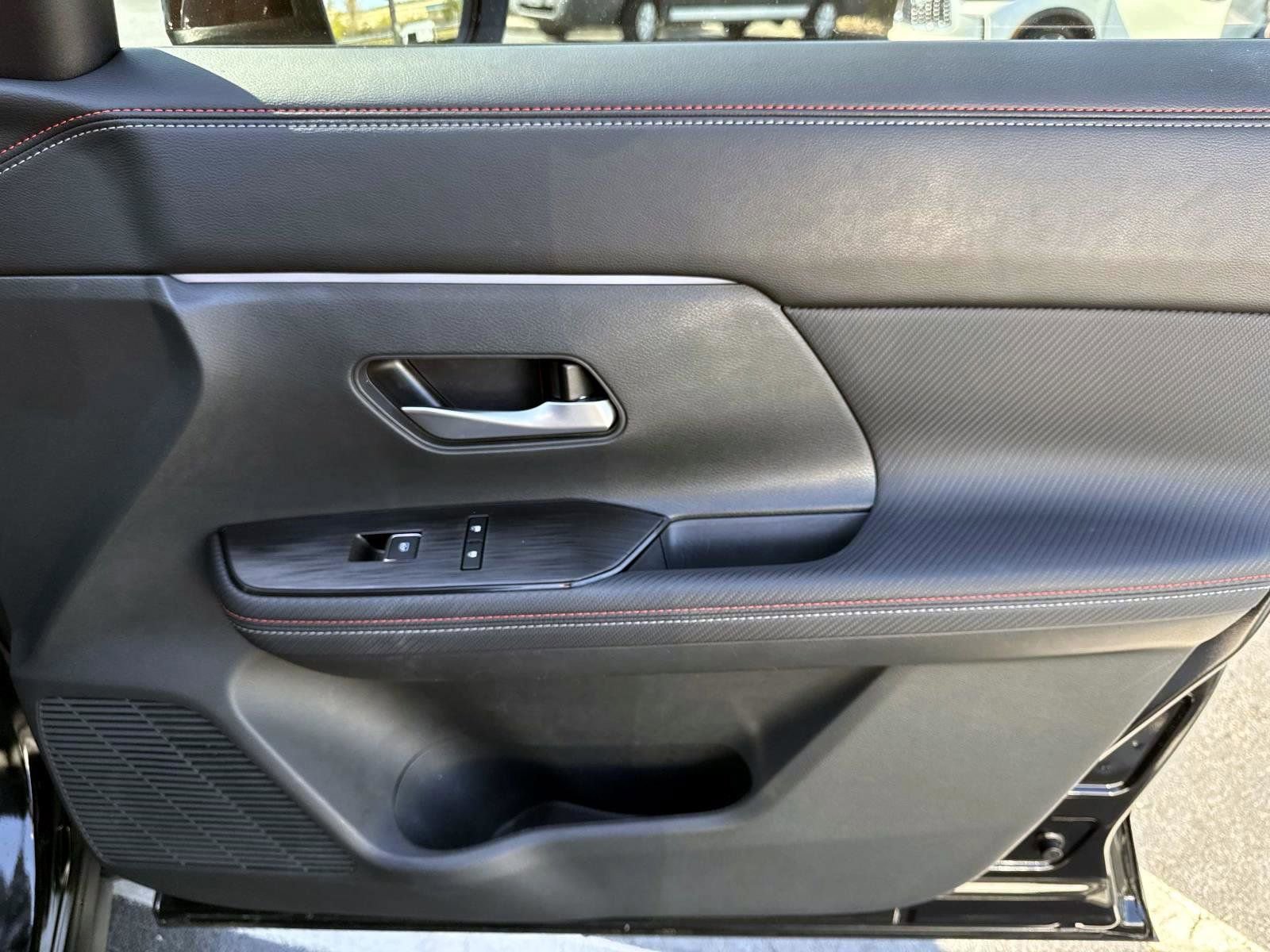 Used 2025 Nissan Kicks SR image 12