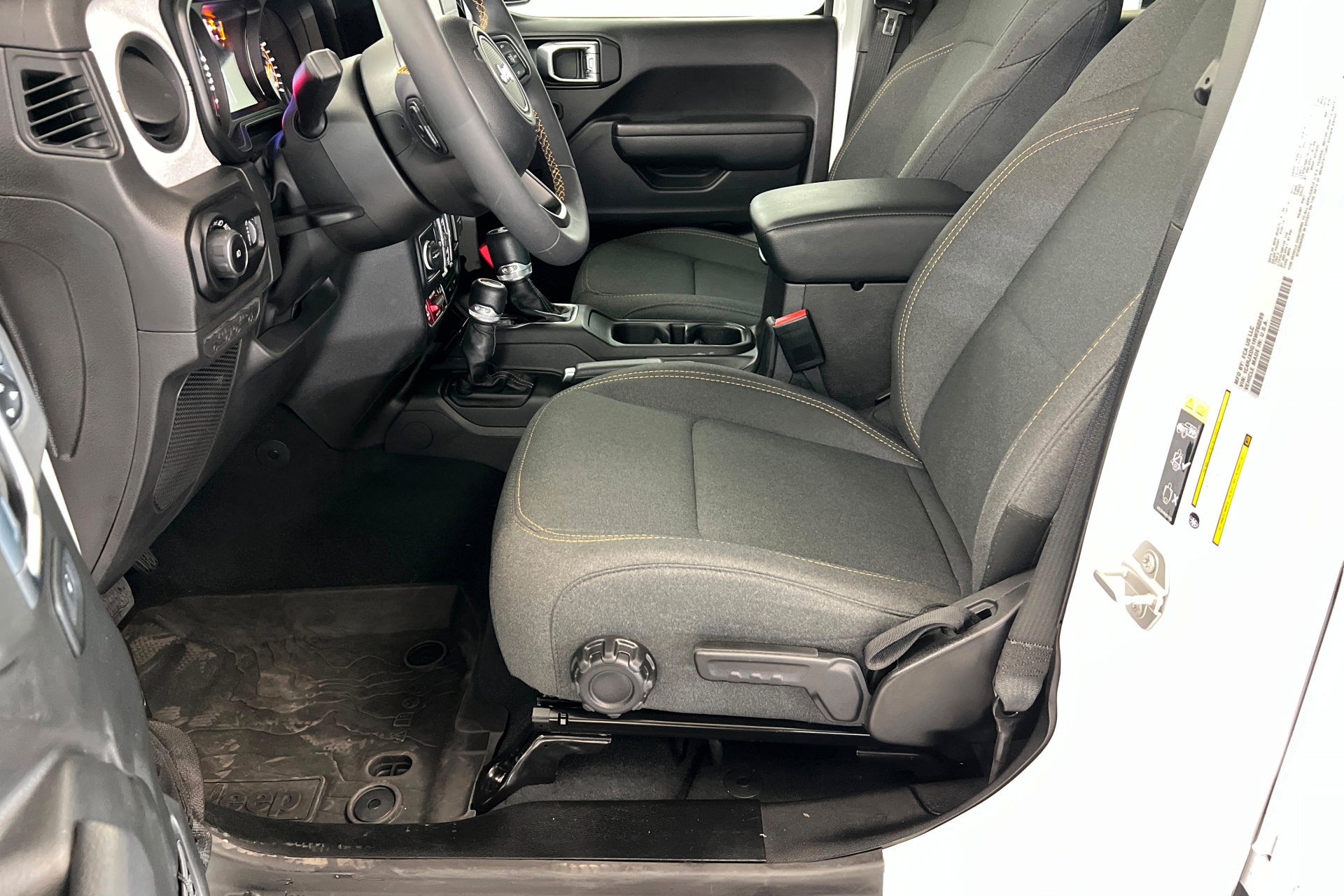 Used 2024 Jeep Wrangler Unlimited Sport AWD/4WD image 17