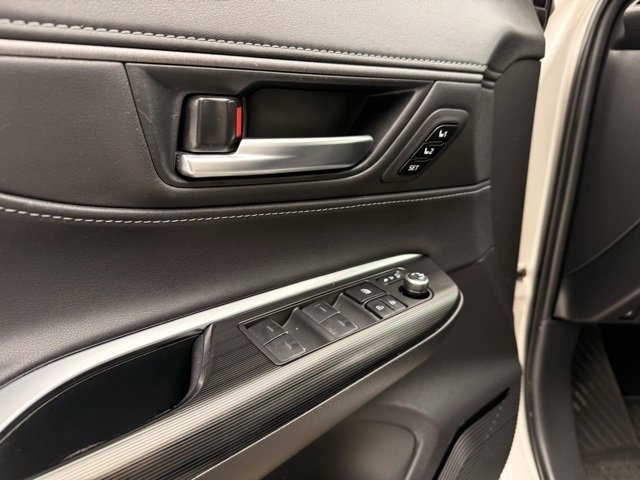 Used 2023 Toyota Venza Limited image 20
