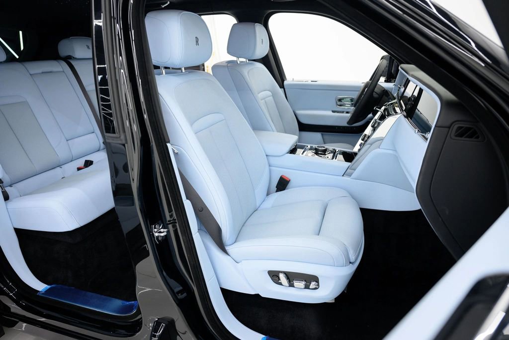 Used 2025 Rolls-Royce Cullinan image 50