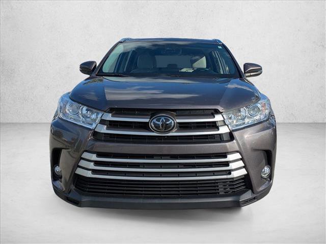 Used 2019 Toyota Highlander XLE image 2
