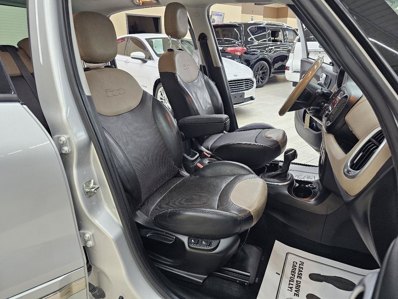 Used 2017 FIAT 500L Lounge w/ Premium Package FWD image 18