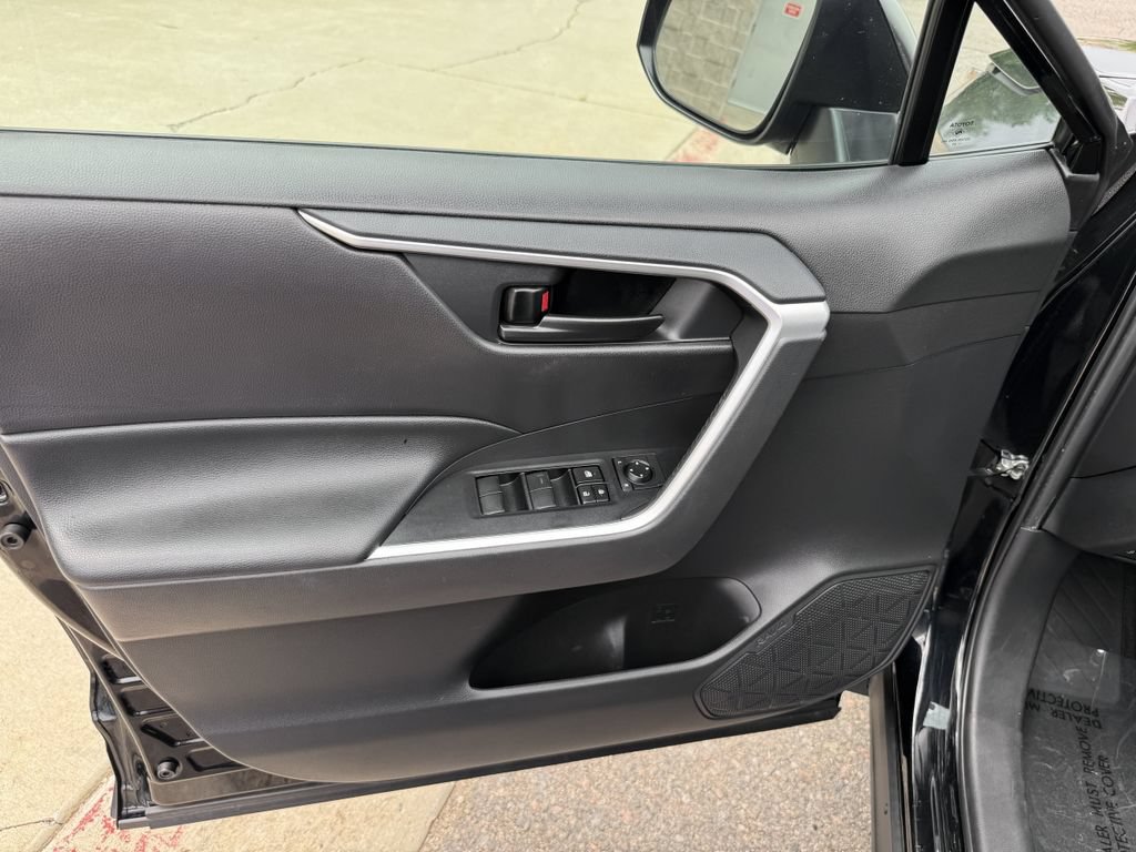 Used 2023 Toyota RAV4 LE AWD/4WD image 13