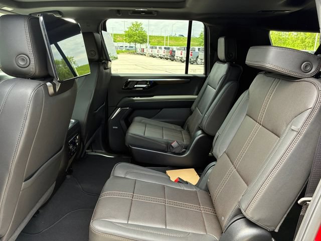 New 2026 Chevrolet Suburban High Country AWD/4WD image 17