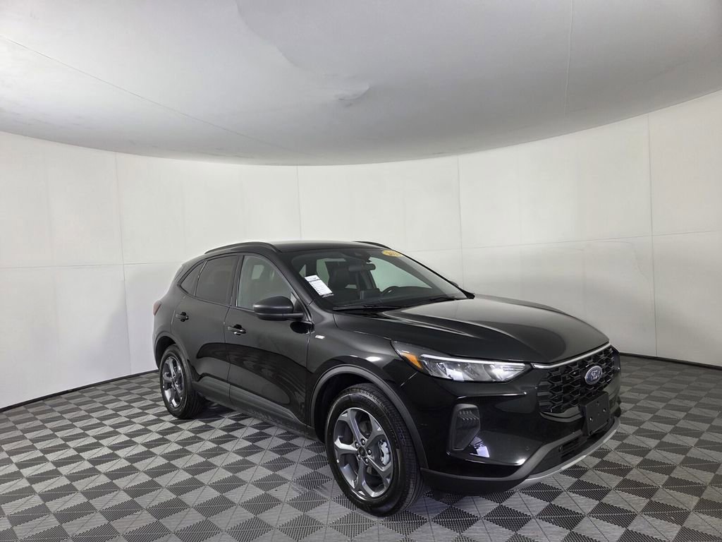Used 2025 Ford Escape ST-Line image 2