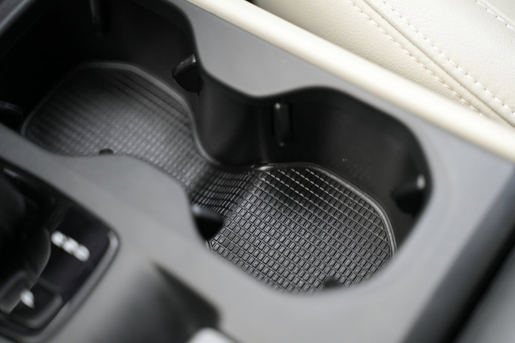 Used 2021 Volvo XC40 T5 Momentum w/ Premium Package image 35