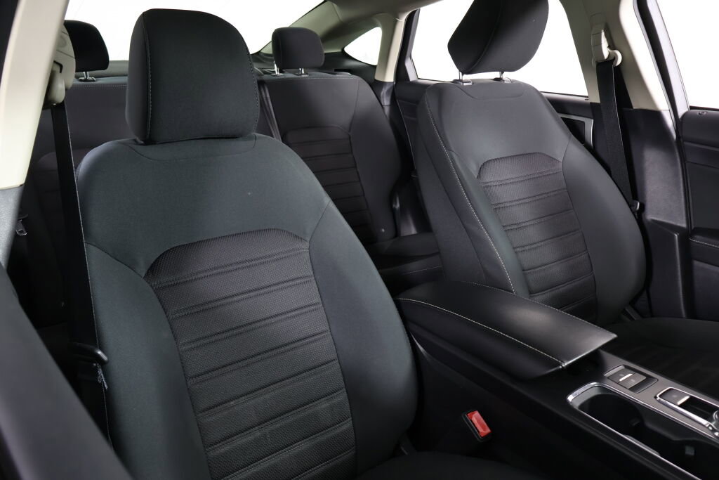 Used 2020 Ford Fusion SE image 26