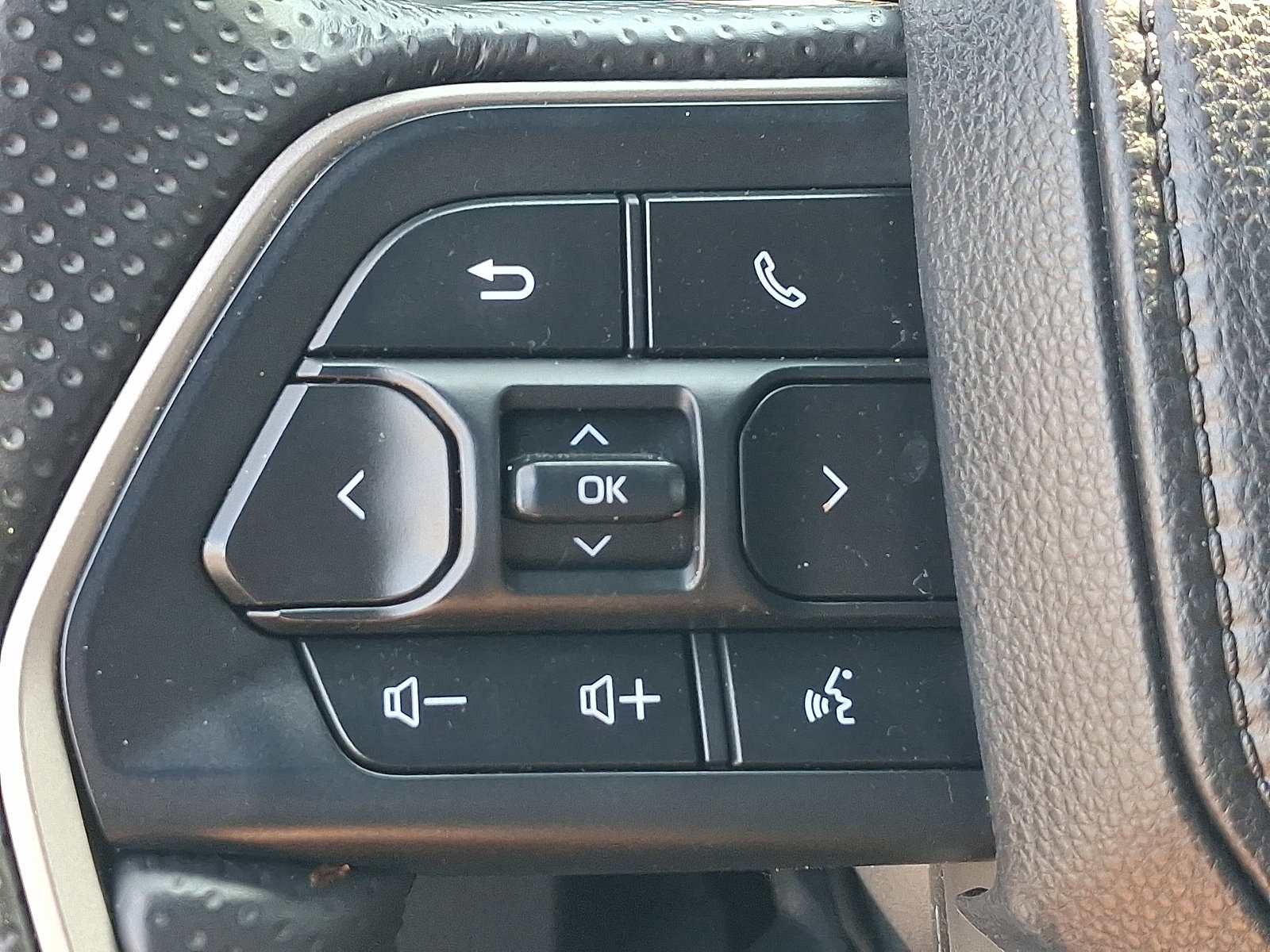 Certified 2025 Toyota 4Runner SR5 AWD/4WD image 21