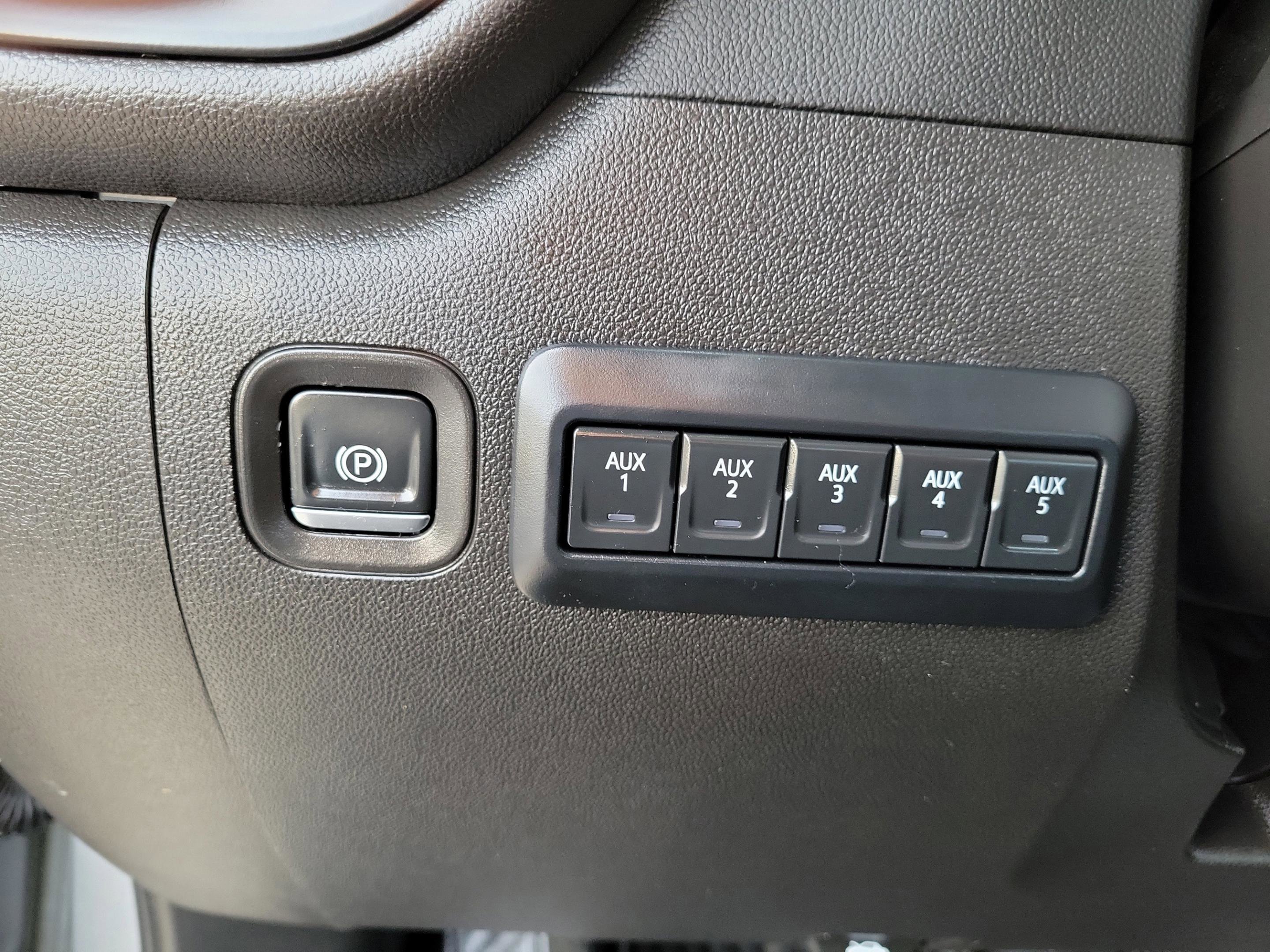 Used 2025 GMC Sierra 3500 Pro w/ 1SA Pro Safety Plus Package AWD/4WD image 15