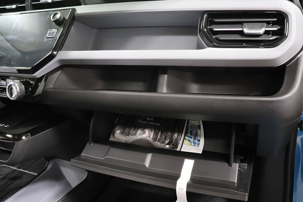 New 2027 Chevrolet Bolt RS w/ Technology Package FWD image 35