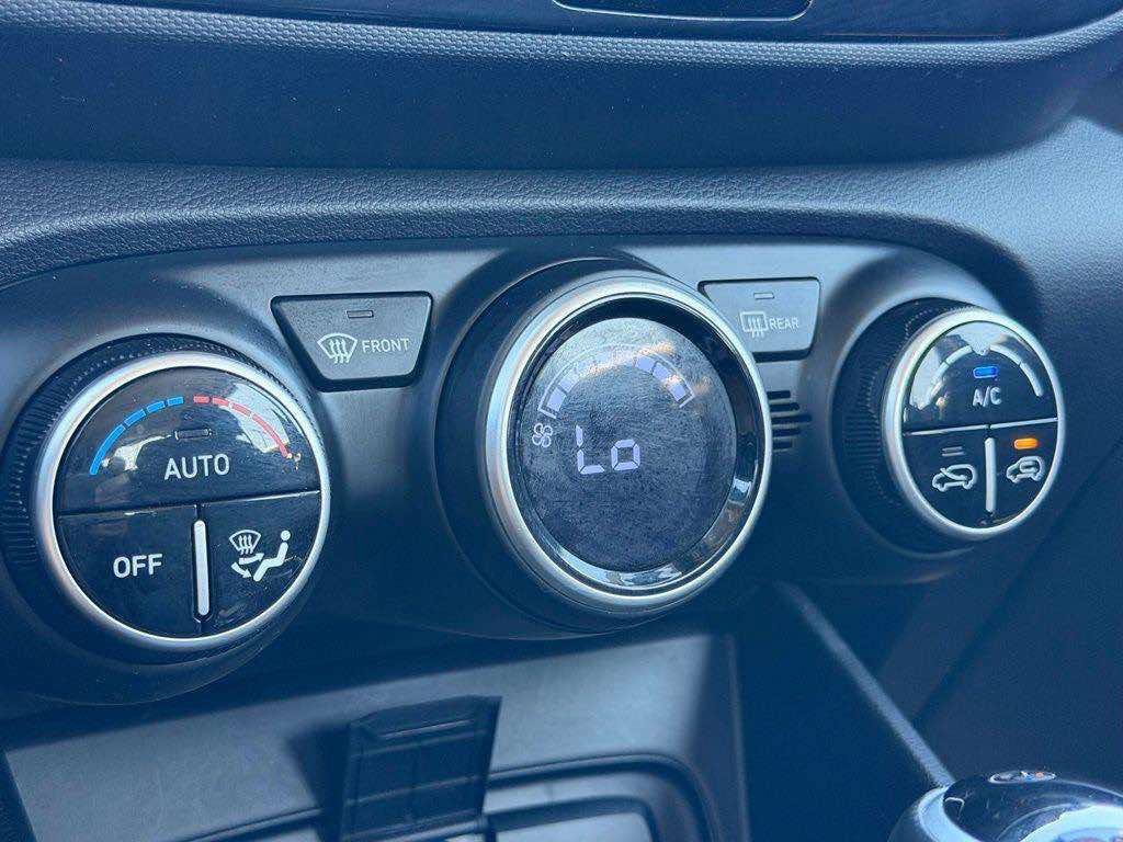 Used 2025 Hyundai Venue SEL FWD image 18