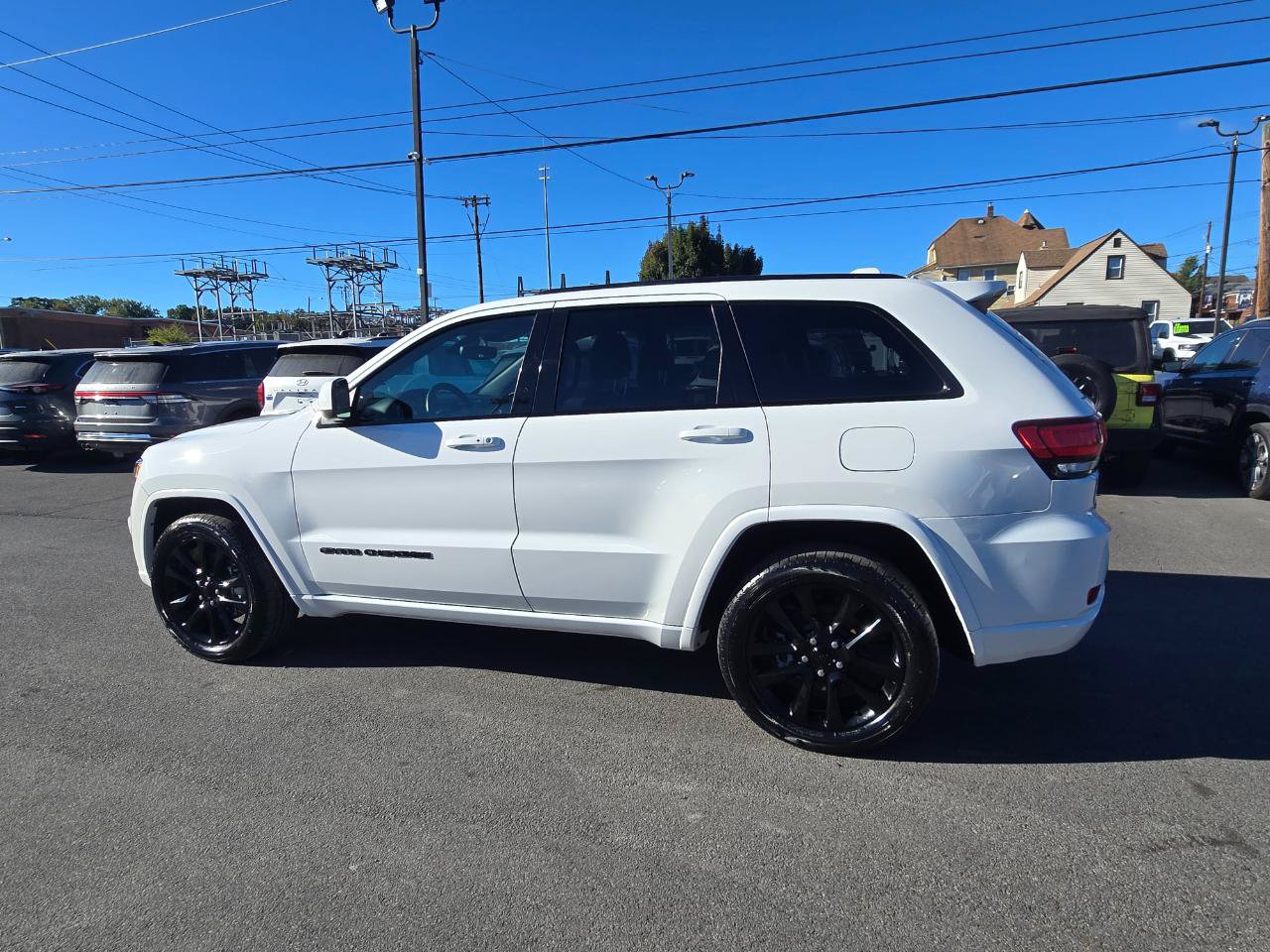 Used 2021 Jeep Grand Cherokee Laredo AWD/4WD image 4
