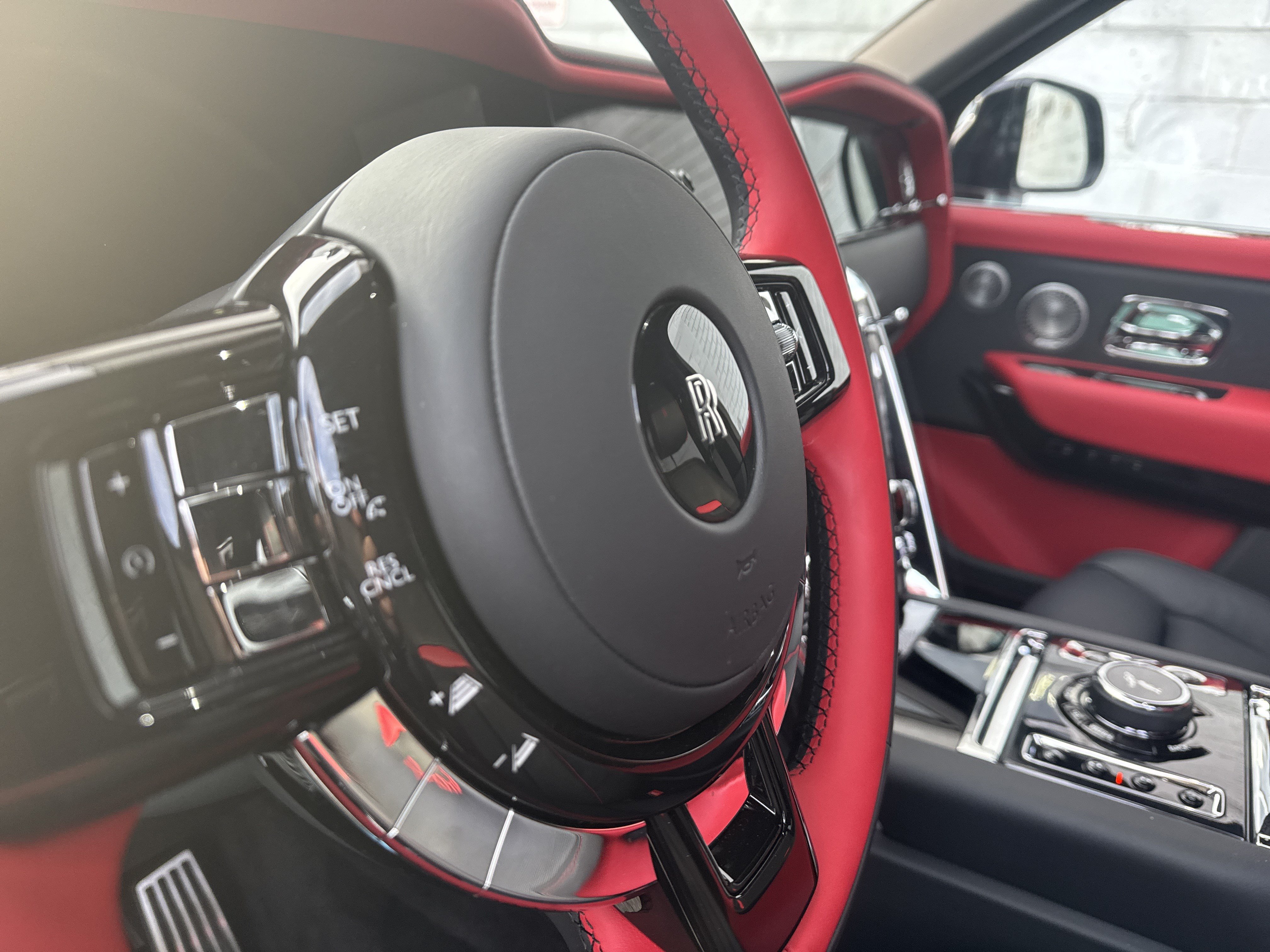 Certified 2025 Rolls-Royce Cullinan AWD/4WD image 40