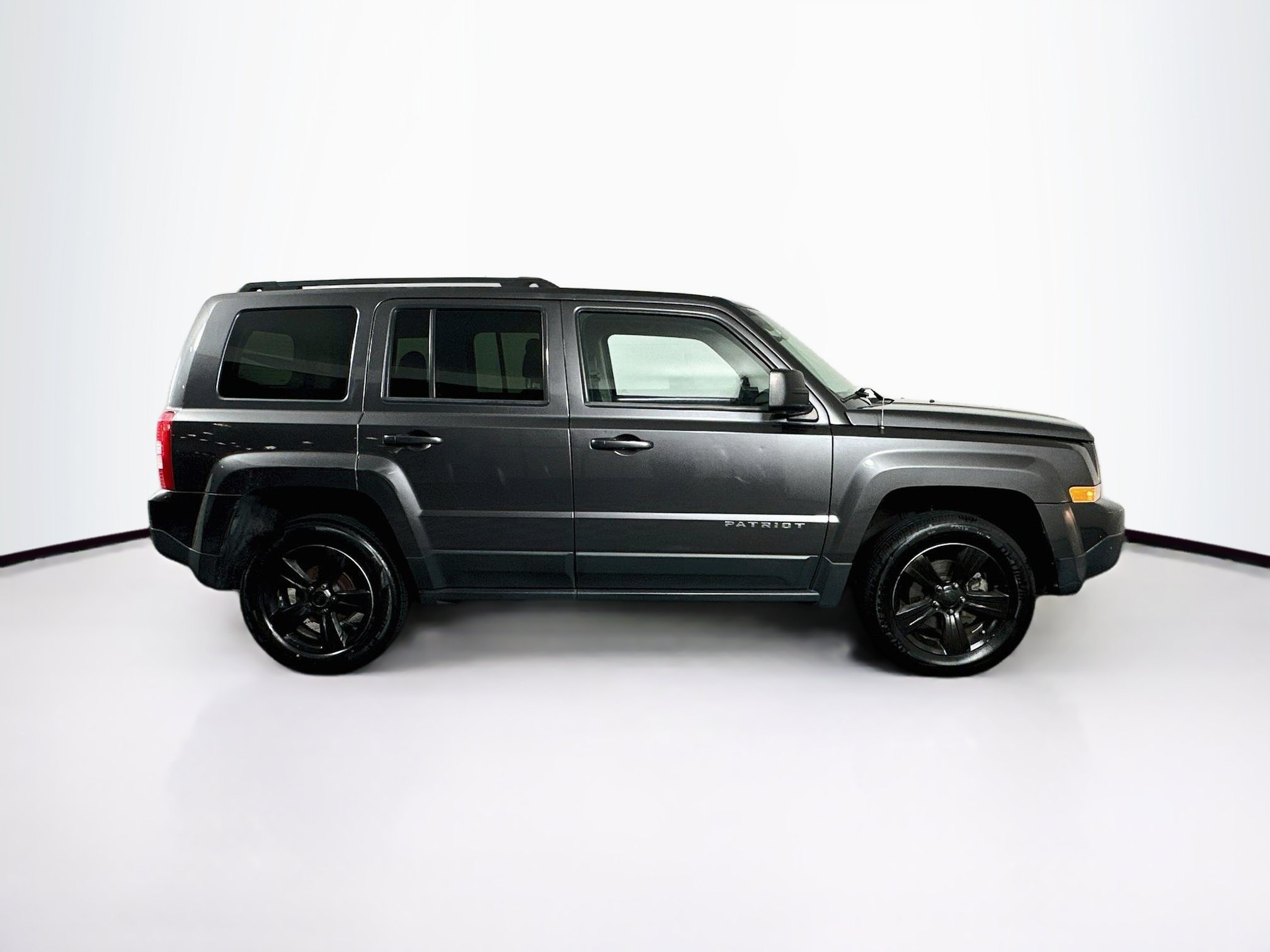 Used 2017 Jeep Patriot Latitude FWD image 10