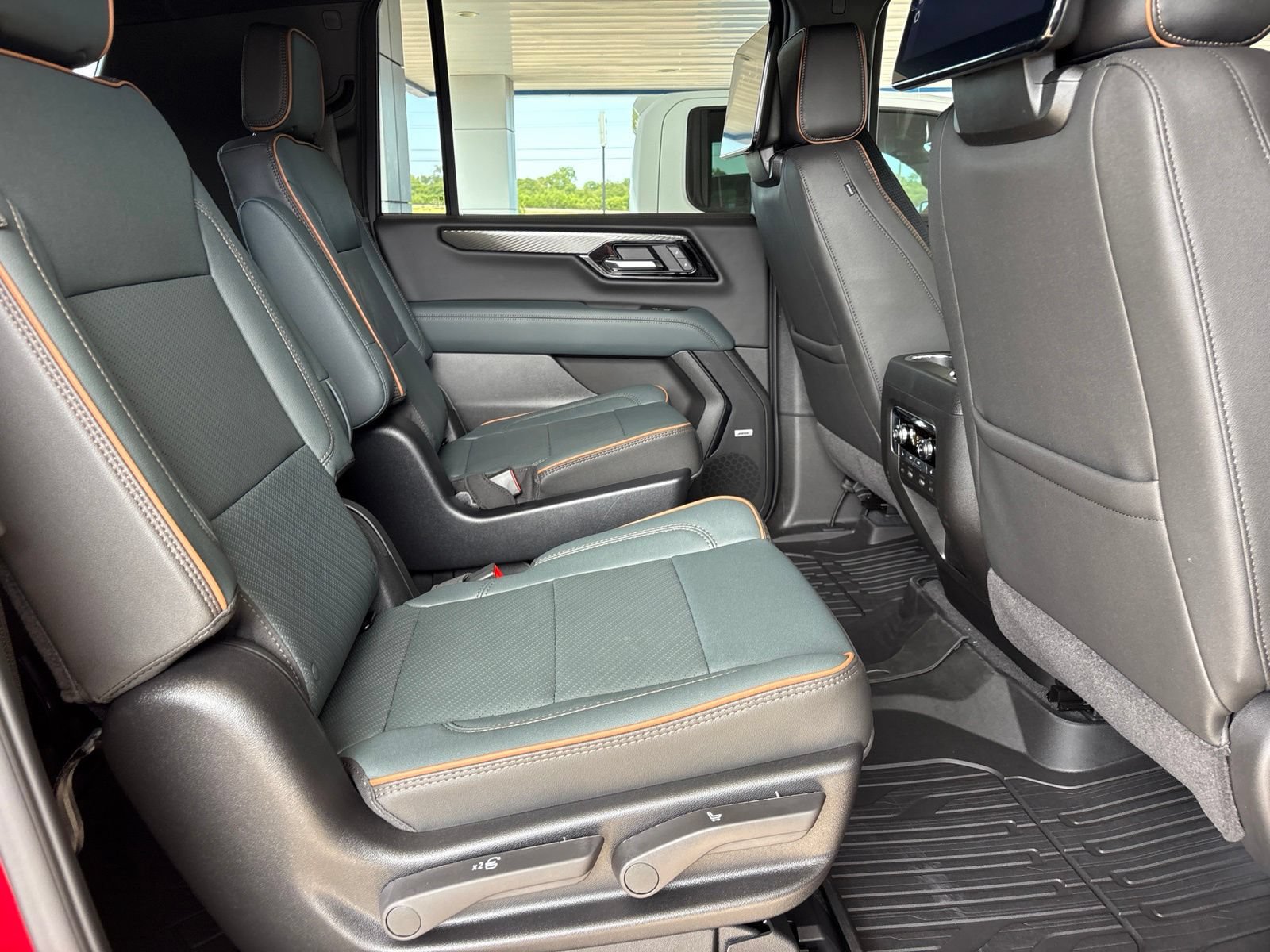 New 2026 GMC Yukon XL AT4 w/ AT4 Premium Plus Package AWD/4WD image 25