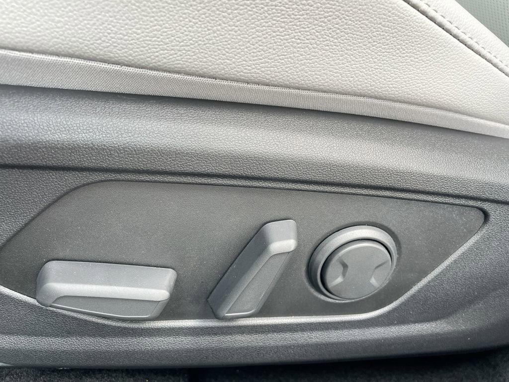 New 2025 Hyundai Elantra Limited image 37