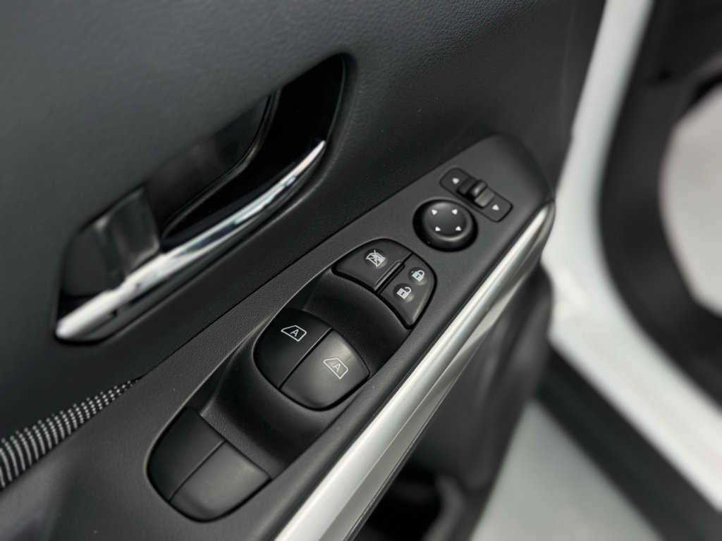 Used 2019 Nissan Kicks SV FWD image 13