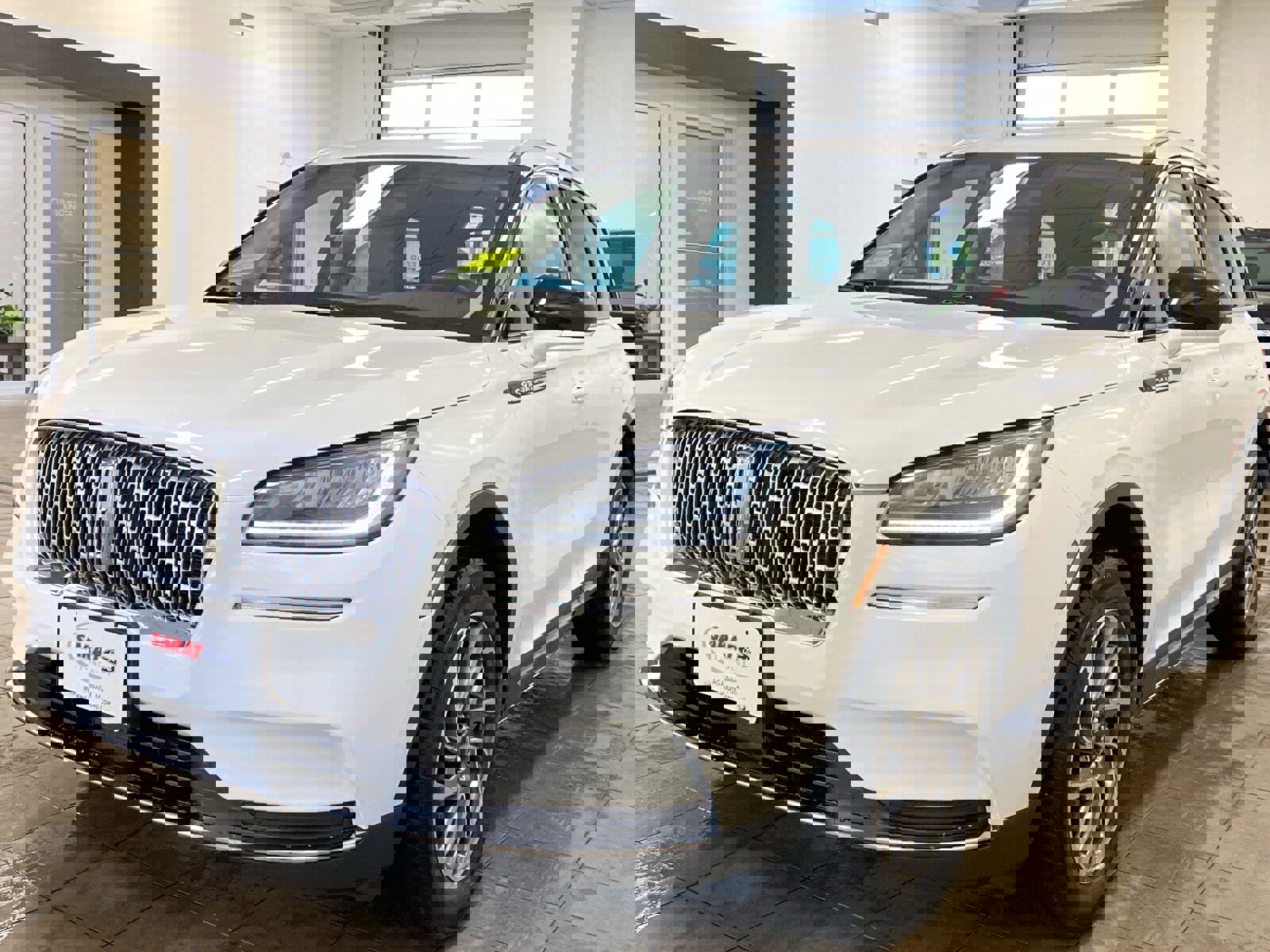 Used 2022 Lincoln Corsair AWD w/ Equipment Group 101A image 4