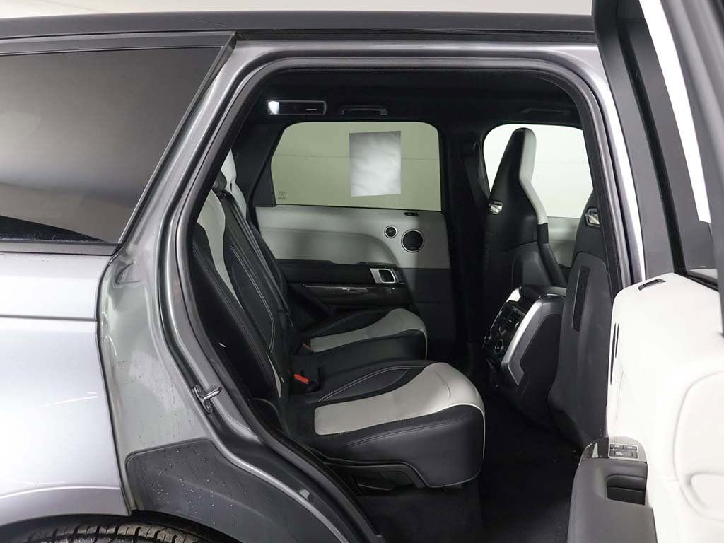 Used 2022 Land Rover Range Rover Sport SVR image 39