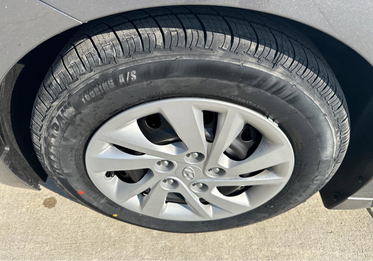 Used 2020 Hyundai Elantra SE w/ Cargo Package (C1) FWD image 10