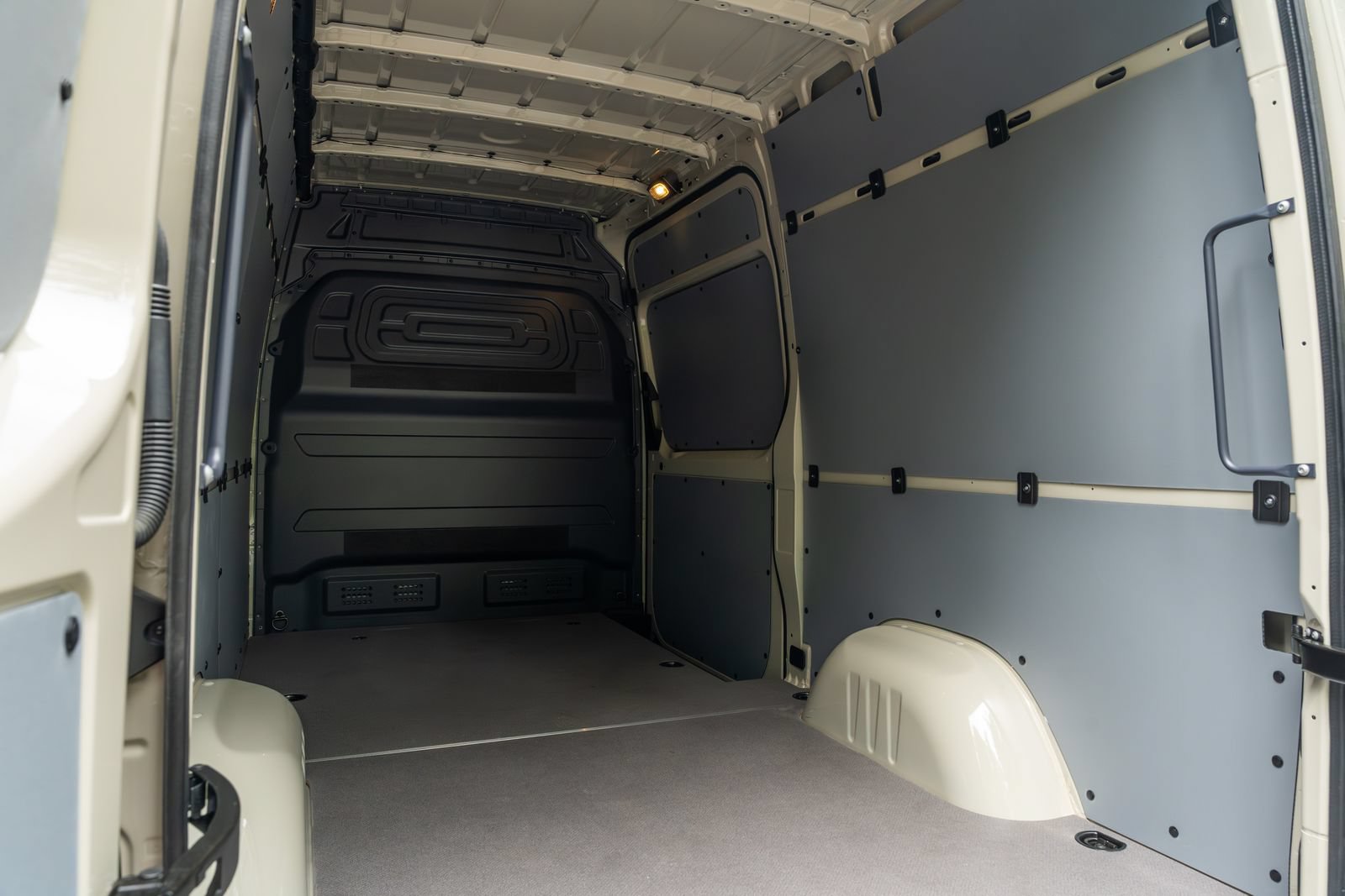 Used 2025 Mercedes-Benz Sprinter 2500 image 11
