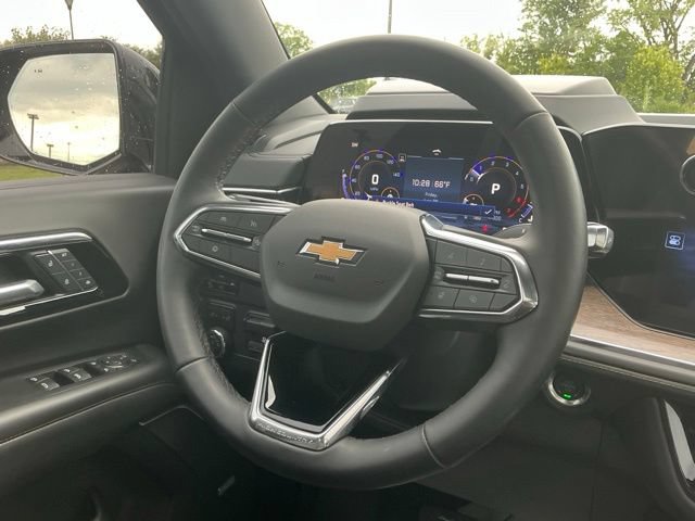 Used 2025 Chevrolet Suburban High Country AWD/4WD image 23