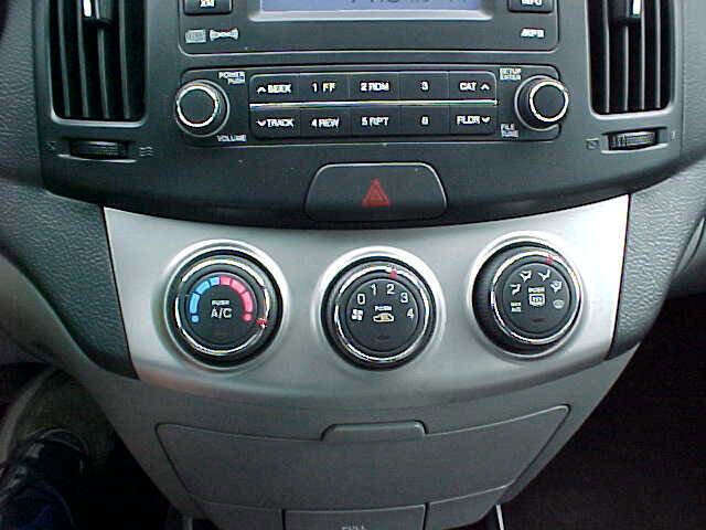 Used 2010 Hyundai Elantra GLS image 19