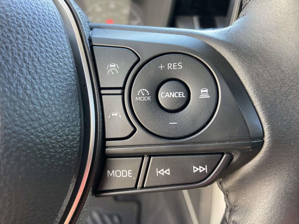 Used 2024 Toyota Corolla Cross LE w/ Moonroof Package FWD image 34