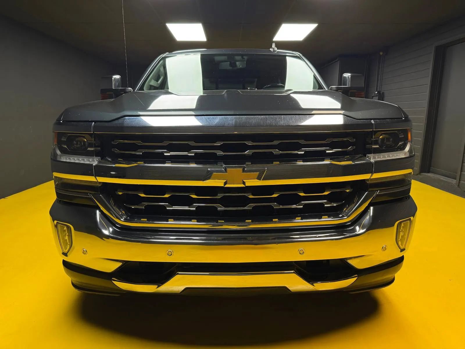 Used 2018 Chevrolet Silverado 1500 LTZ w/ LTZ Plus Package AWD/4WD image 2