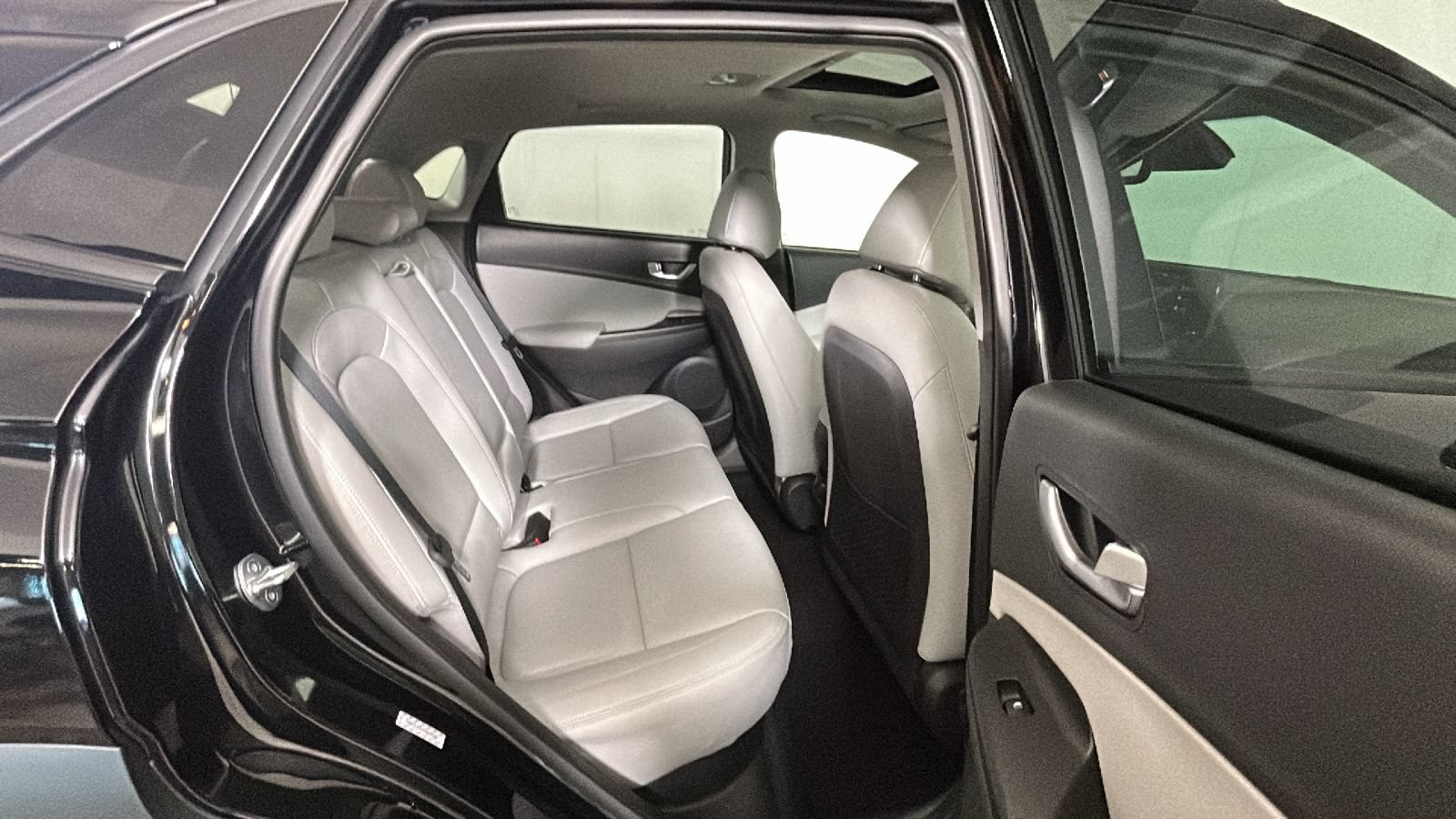 Used 2023 Hyundai Kona Limited AWD/4WD image 35