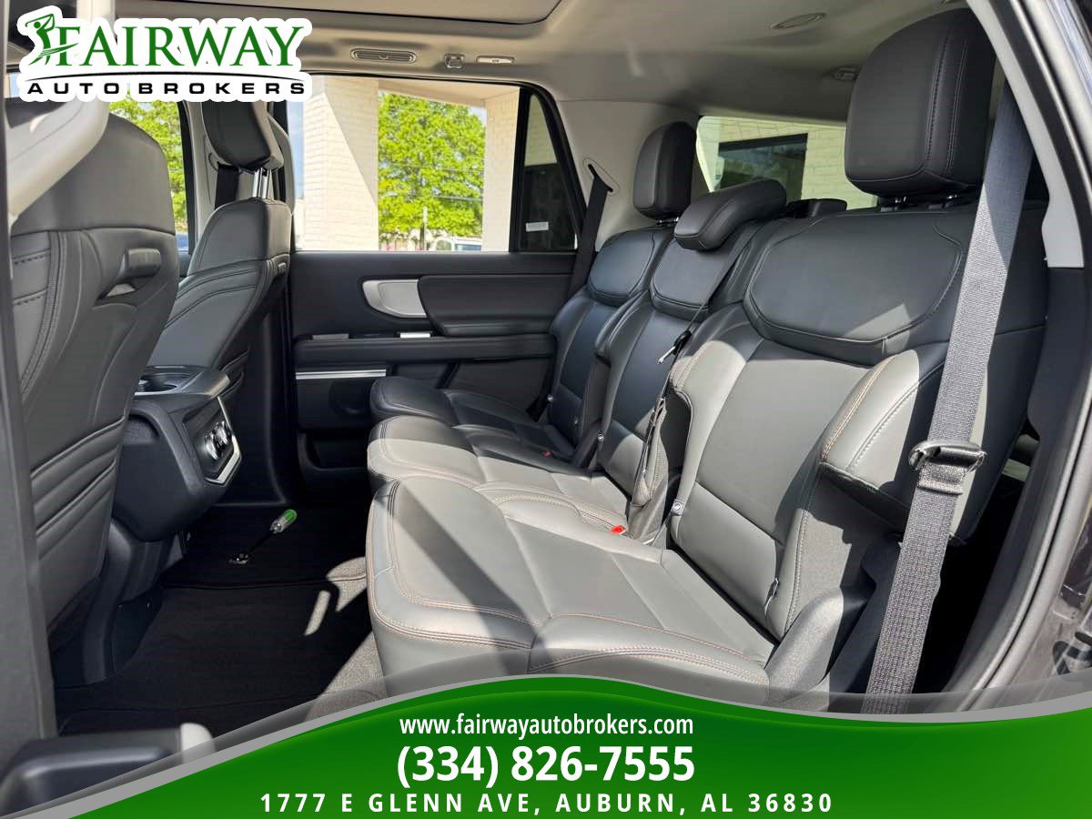 Used 2025 Ford Expedition Active image 11