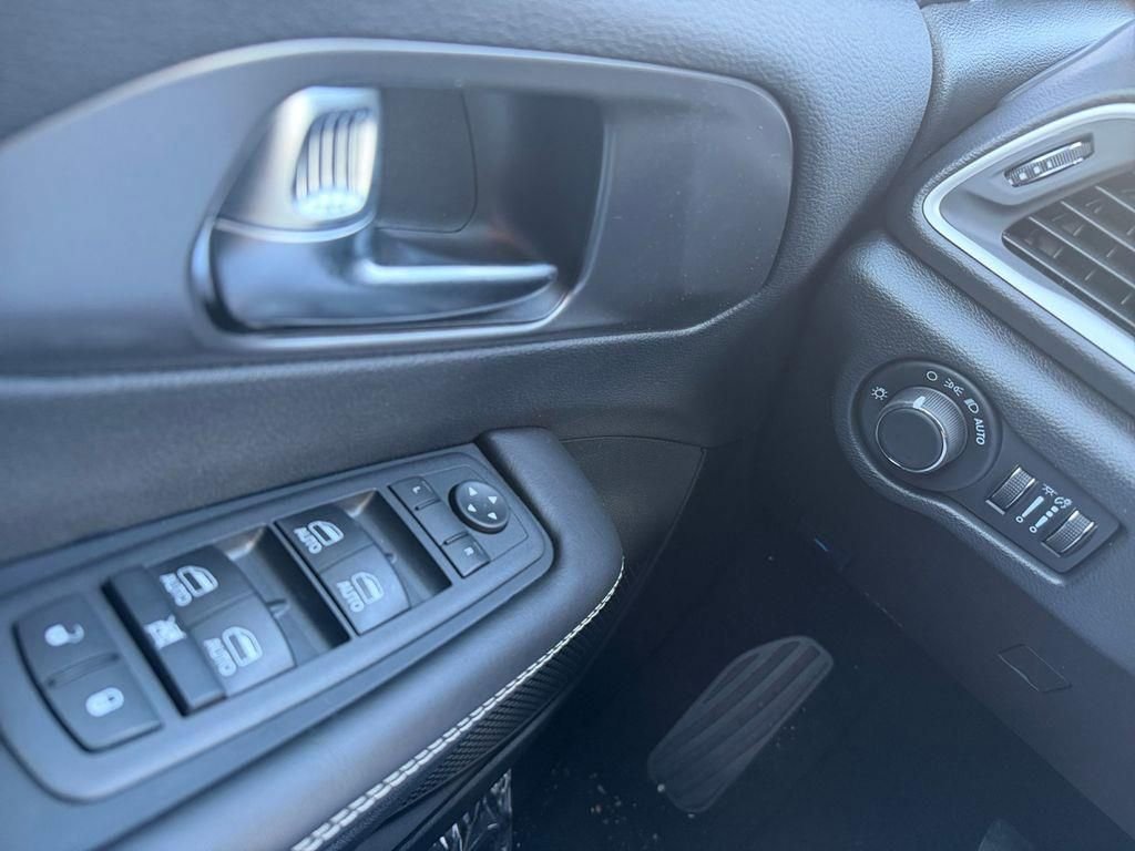 New 2026 Chrysler Voyager LX image 22