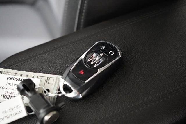 Used 2025 Buick Encore GX Preferred image 37